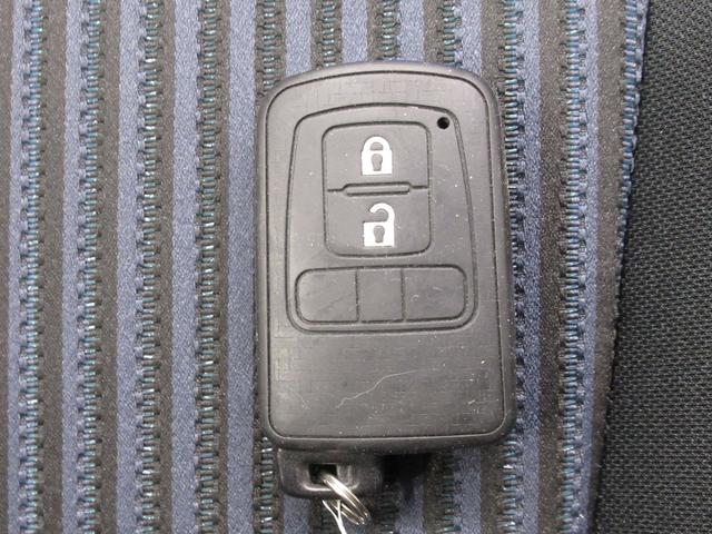 ノアＳｉ両側パワースライドドア　オートライト　キーフリー　アイドリングストップ　電動格納式ドアミラー　エアコン　パワーステアリング　パワーウィンドウ　運転席エアバッグ　ＡＢＳ　ティーゼットデオプラス（岡山県）の中古車