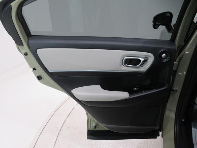 ヴェゼルｅ：ＨＥＶ　ＰＬａＹシートヒーター　オートライト　キーフリー　電動格納式ドアミラー　エアコン　パワーステアリング　パワーウィンドウ　運転席エアバッグ　ＡＢＳ　ティーゼットデオプラス（岡山県）の中古車