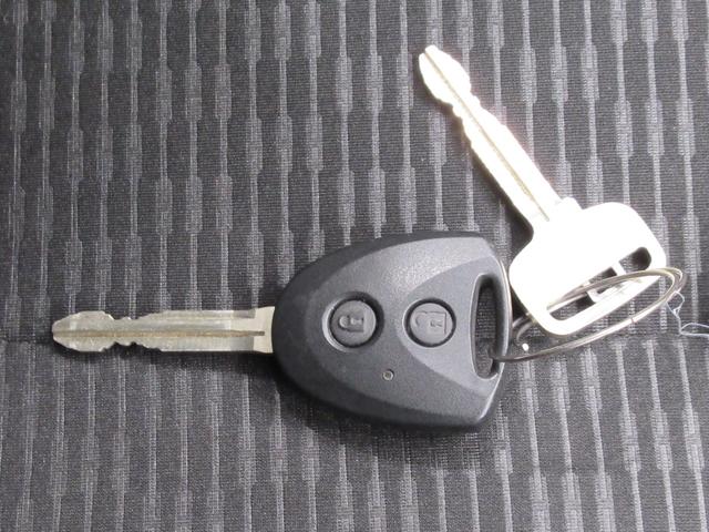 ハイゼットカーゴデラックス４ＷＤ　ＡＭ／ＦＭラジオ　両側スライドドア　オートライト　キーレスエントリー　アイドリングストップ　衝突被害軽減システム　レーンアシスト　オートマチックハイビーム　ティーゼットデオプラス（岡山県）の中古車