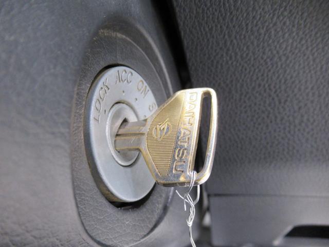 ハイゼットトラックスタンダード４ＷＤ　ＡＭ／ＦＭラジオ　エアコン　パワーステアリング　運転席エアバッグ　ＡＢＳ　ティーゼットデオプラス（岡山県）の中古車