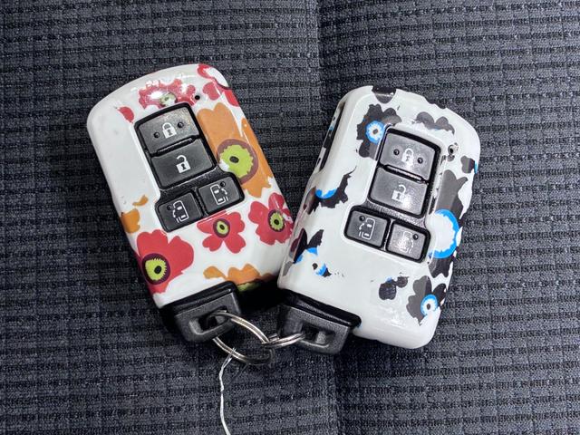 シエンタハイブリッドＧシートヒーター　両側パワースライドドア　オートライト　キーフリー　エアコン　パワーステアリング　パワーウィンドウ　運転席エアバッグ　ＡＢＳ　ティーゼットデオプラス（岡山県）の中古車