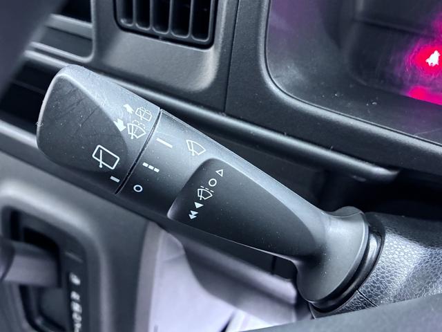 ハイゼットカーゴデラックス　ＳＡ３両側スライドドア　キーレスエントリー　アイドリングストップ　ＡＭ／ＦＭラジオ　衝突被害軽減システム　レーンアシスト　オートマチックハイビーム　ティーゼットデオプラス（岡山県）の中古車