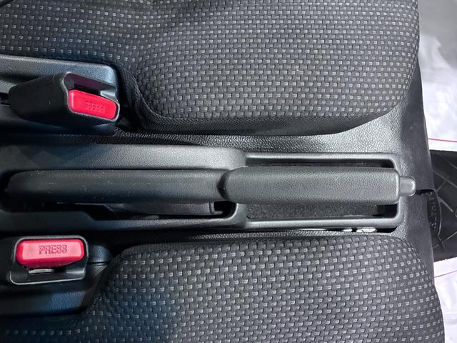 ハイゼットカーゴデラックス　ＳＡ３両側スライドドア　キーレスエントリー　アイドリングストップ　ＡＭ／ＦＭラジオ　衝突被害軽減システム　レーンアシスト　オートマチックハイビーム　ティーゼットデオプラス（岡山県）の中古車