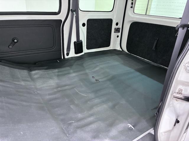 ハイゼットカーゴデラックス　ＳＡ３両側スライドドア　キーレスエントリー　アイドリングストップ　ＡＭ／ＦＭラジオ　衝突被害軽減システム　レーンアシスト　オートマチックハイビーム　ティーゼットデオプラス（岡山県）の中古車