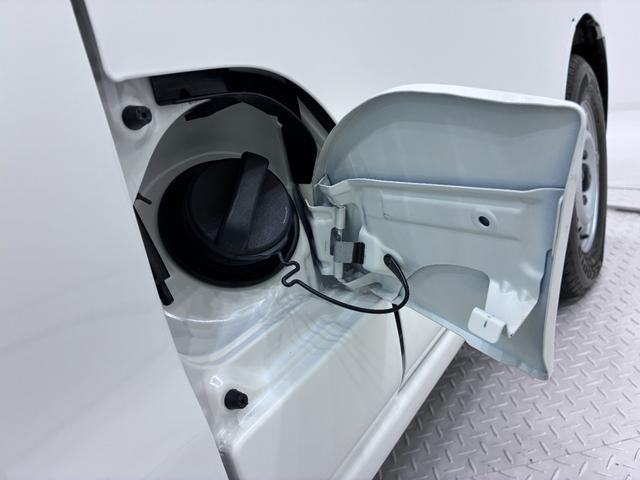 ハイゼットカーゴデラックス　ＳＡ３両側スライドドア　キーレスエントリー　アイドリングストップ　ＡＭ／ＦＭラジオ　衝突被害軽減システム　レーンアシスト　オートマチックハイビーム　ティーゼットデオプラス（岡山県）の中古車