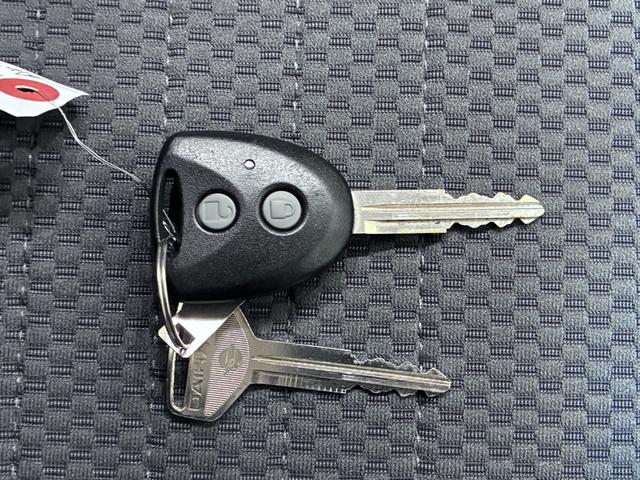 ハイゼットトラックエクストラ　ＳＡ３ｔＬＥＤヘッドランプ　荷台作業灯　ＣＤチューナー　衝突被害軽減システム　レーンアシスト　エアコン　パワーステアリング　パワーウィンドウ　運転席エアバッグ　ＡＢＳ　ティーゼットデオプラス（岡山県）の中古車