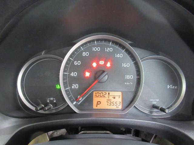 ヴィッツＦオートライト　キーフリー　アイドリングストップ　電動格納式ドアミラー　エアコン　パワーステアリング　パワーウィンドウ　運転席エアバッグ　ＡＢＳ　ティーゼットデオプラス（岡山県）の中古車