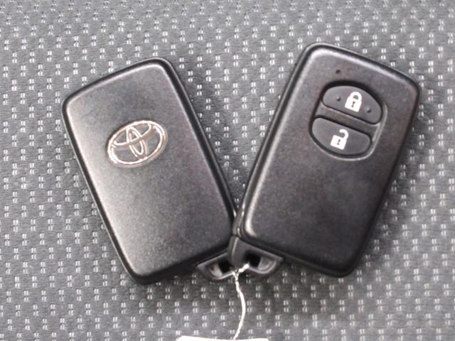 ヴィッツＦオートライト　キーフリー　アイドリングストップ　電動格納式ドアミラー　エアコン　パワーステアリング　パワーウィンドウ　運転席エアバッグ　ＡＢＳ　ティーゼットデオプラス（岡山県）の中古車