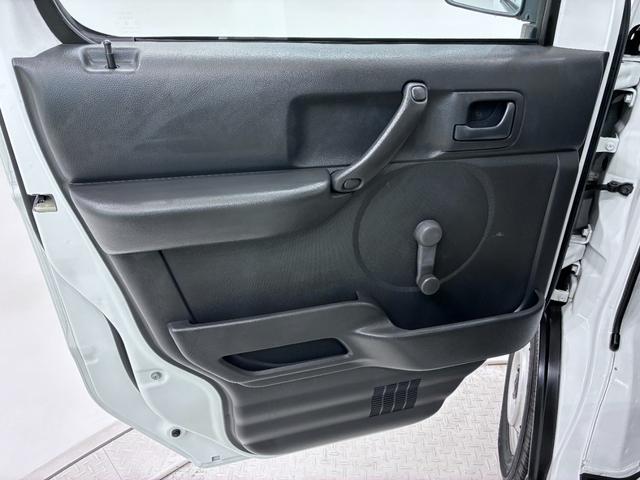 キャリイトラックＫＣエアコン・パワステＭＴ５速　ＡＭ／ＦＭラジオ　エアコン　パワーステアリング　ティーゼットデオプラス（岡山県）の中古車