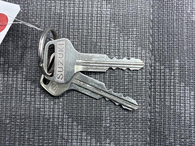 キャリイトラックＫＣエアコン・パワステＭＴ５速　ＡＭ／ＦＭラジオ　エアコン　パワーステアリング　ティーゼットデオプラス（岡山県）の中古車