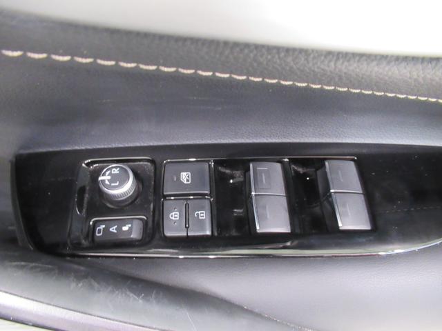 カローラツーリングハイブリッド　ダブルバイビーシートヒーター　オートライト　キーフリー　電動格納式ドアミラー　エアコン　パワーステアリング　パワーウィンドウ　運転席エアバッグ　ＡＢＳ　ティーゼットデオプラス（岡山県）の中古車