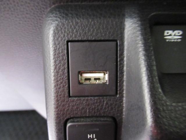 カローラツーリングハイブリッド　ダブルバイビーシートヒーター　オートライト　キーフリー　電動格納式ドアミラー　エアコン　パワーステアリング　パワーウィンドウ　運転席エアバッグ　ＡＢＳ　ティーゼットデオプラス（岡山県）の中古車