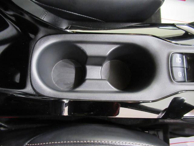 カローラツーリングハイブリッド　ダブルバイビーシートヒーター　オートライト　キーフリー　電動格納式ドアミラー　エアコン　パワーステアリング　パワーウィンドウ　運転席エアバッグ　ＡＢＳ　ティーゼットデオプラス（岡山県）の中古車