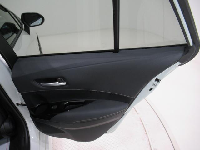 カローラツーリングハイブリッド　ダブルバイビーシートヒーター　オートライト　キーフリー　電動格納式ドアミラー　エアコン　パワーステアリング　パワーウィンドウ　運転席エアバッグ　ＡＢＳ　ティーゼットデオプラス（岡山県）の中古車