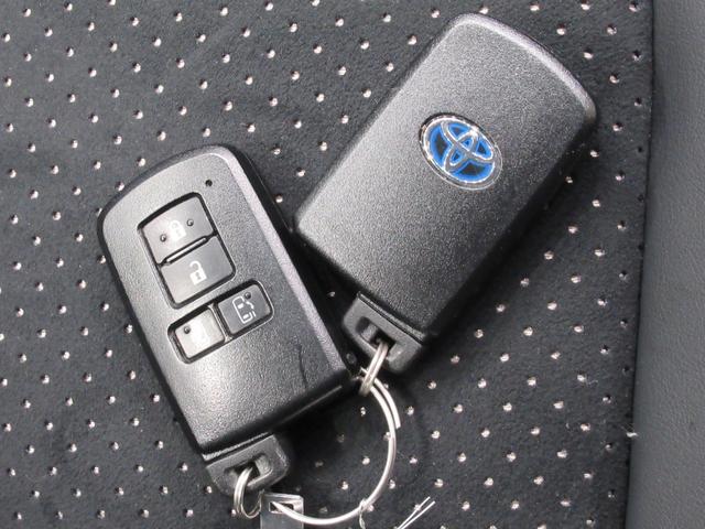 ヴォクシーハイブリッドZS 煌3シートヒーター 両側パワースライドドア オートライト キーフリー USB入力端子 電動格納式ドアミラー エアコン パワーステアリング パワーウィンドウ 運転席エアバッグ ABS ティーゼットデオプラス(岡山県)の中古車