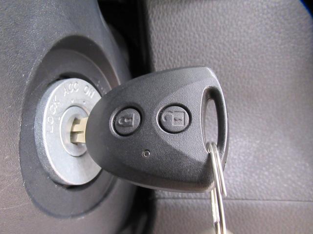 ハイゼットカーゴデラックス４ＷＤ　ＣＤチューナー　両側スライドドア　オートライト　キーレスエントリー　アイドリングストップ　衝突被害軽減システム　レーンアシスト　オートマチックハイビーム　ティーゼットデオプラス（岡山県）の中古車