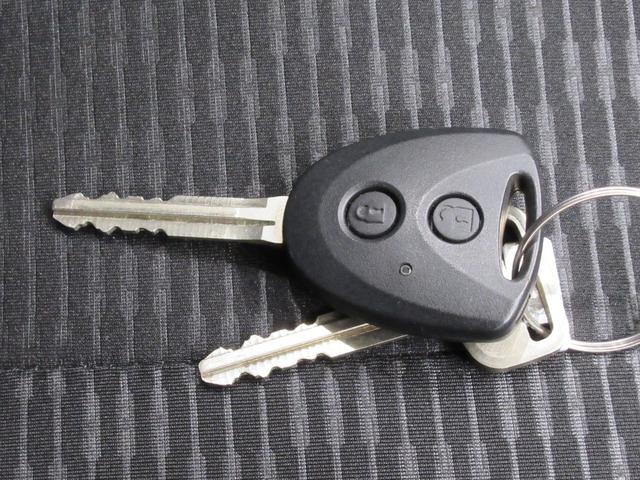 ハイゼットカーゴデラックス４ＷＤ　ＣＤチューナー　両側スライドドア　オートライト　キーレスエントリー　アイドリングストップ　衝突被害軽減システム　レーンアシスト　オートマチックハイビーム　ティーゼットデオプラス（岡山県）の中古車