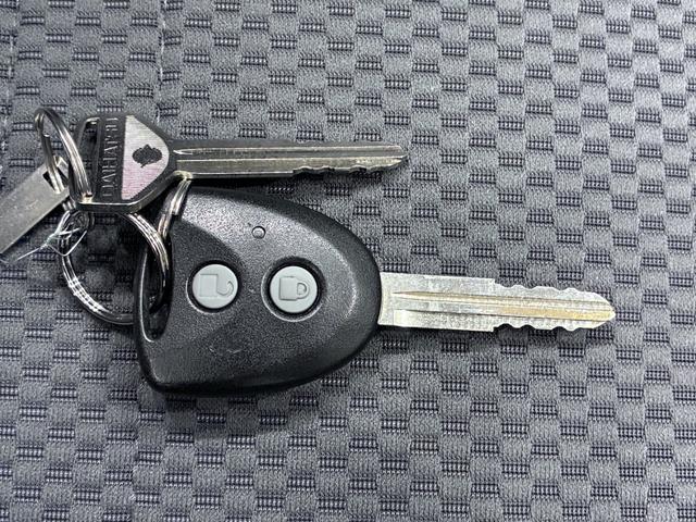 ハイゼットトラックエクストラ　ＳＡ３ｔ４ＷＤ　ＭＴ５速　荷台作業灯　オートライト　キーレスエントリー　衝突被害軽減システム　レーンアシスト　エアコン　パワーステアリング　パワーウィンドウ　運転席エアバッグ　ＡＢＳ　ティーゼットデオプラス（岡山県）の中古車