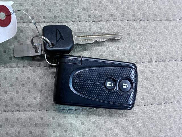 ミラココアココアプラスＸキーフリー　アイドリングストップ　電動格納式ドアミラー　エアコン　パワーステアリング　パワーウィンドウ　運転席エアバッグ　ＡＢＳ　ティーゼットデオプラス（岡山県）の中古車