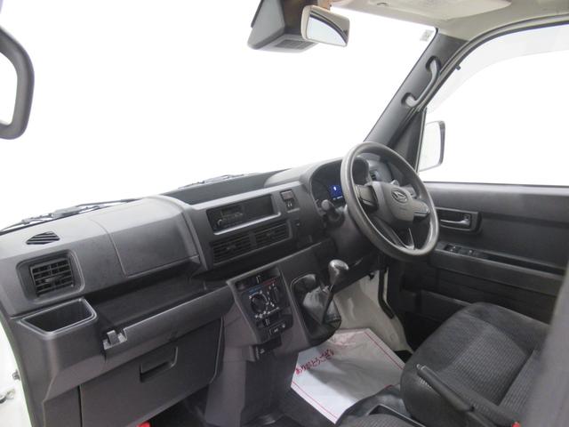 ハイゼットカーゴデラックス4WD MT5速 両側スライドドア AM/FMラジオ オートライト キーレスエントリー アイドリングストップ 衝突被害軽減システム レーンアシスト オートマチックハイビーム ティーゼットデオプラス(岡山県)の中古車