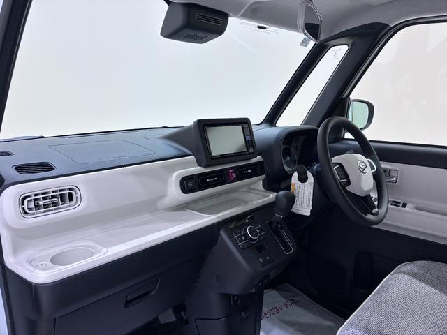 ムーヴキャンバスストライプスＧバックモニター　７インチナビ　両側パワースライドドア　シートヒーター　ＵＳＢ入力端子　Ｂｌｕｅｔｏｏｔｈ　ホッとカップホルダー　オートライト　キーフリー　アイドリングストップ　ティーゼットデオプラス（岡山県）の中古車