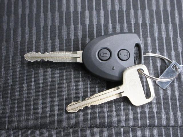 ハイゼットカーゴデラックス両側スライドドア　バックモニター　ディスプレイオーディオ　Ｂｌｕｅｔｏｏｔｈ　オートライト　キーレスエントリー　アイドリングストップ　衝突被害軽減システム　レーンアシスト　オートマチックハイビーム（岡山県）の中古車