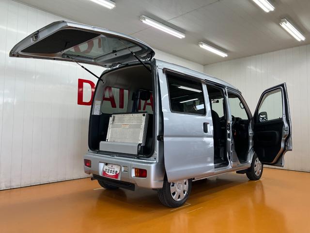 ハイゼットカーゴスローパー　リヤレス＋補助シート福祉車両　車椅子乗車　電動ウインチ　ドラレコ　両側スライドドア　エアコン　ＵＳＢ接続端子　アイドリングストップ　リヤファン　パワーウインドウ　Ｂカメラ　キーレス（神奈川県）の中古車
