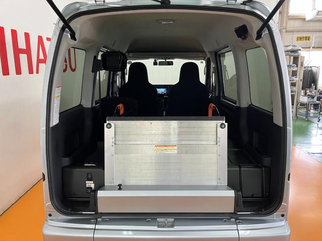 ハイゼットカーゴスローパー　リヤレス＋補助シート福祉車両　車椅子乗車　電動ウインチ　ドラレコ　両側スライドドア　エアコン　ＵＳＢ接続端子　アイドリングストップ　リヤファン　パワーウインドウ　Ｂカメラ　キーレス（神奈川県）の中古車