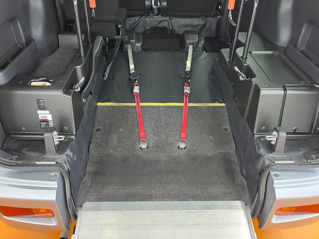 ハイゼットカーゴスローパー　リヤレス＋補助シート福祉車両　車椅子乗車　電動ウインチ　ドラレコ　両側スライドドア　エアコン　ＵＳＢ接続端子　アイドリングストップ　リヤファン　パワーウインドウ　Ｂカメラ　キーレス（神奈川県）の中古車