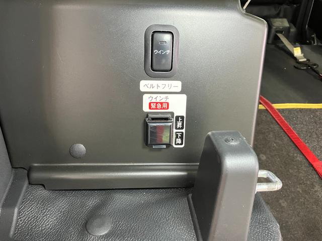 ハイゼットカーゴスローパー　リヤレス＋補助シート福祉車両　車椅子乗車　電動ウインチ　ドラレコ　両側スライドドア　エアコン　ＵＳＢ接続端子　アイドリングストップ　リヤファン　パワーウインドウ　Ｂカメラ　キーレス（神奈川県）の中古車
