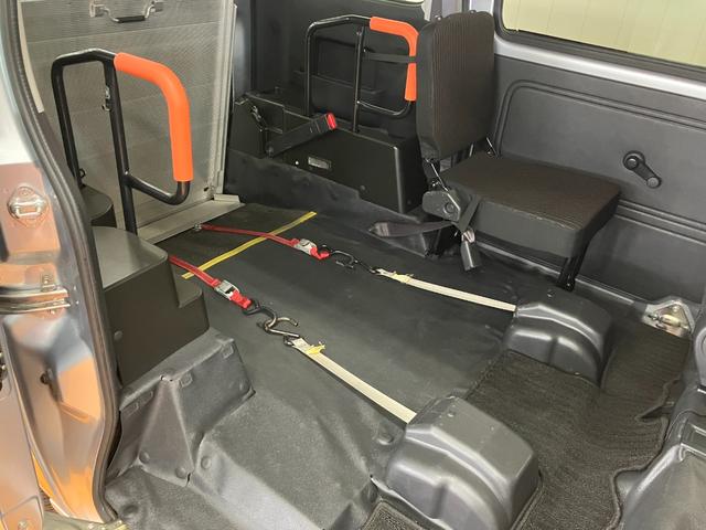 ハイゼットカーゴスローパー　リヤレス＋補助シート福祉車両　車椅子乗車　電動ウインチ　ドラレコ　両側スライドドア　エアコン　ＵＳＢ接続端子　アイドリングストップ　リヤファン　パワーウインドウ　Ｂカメラ　キーレス（神奈川県）の中古車