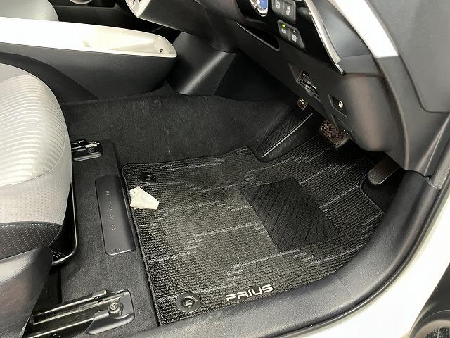 プリウスＡ衝突被害軽減ブレーキシステム　クルーズコントロール　Ｐスタート　ヘッドアップディスプレイ　ステアリングスイッチ　オートハイビーム（神奈川県）の中古車