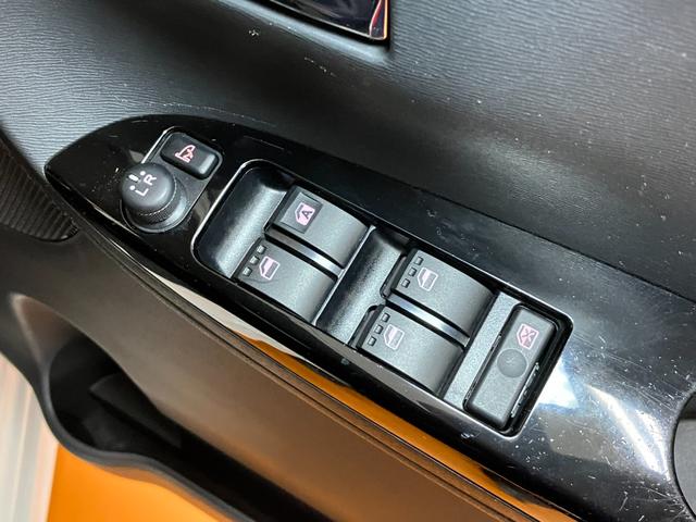 タントカスタムＲＳ　ＳＡスマアシ　ミラクルオープンドア　両側オートスライド　ステアリングスイッチ　ＵＳＢ接続端子　後席モニター　Ｐスタート　エコアイドル　横滑り防止機能　誤発進抑制機能　ＥＴＣ　キーフリー（神奈川県）の中古車