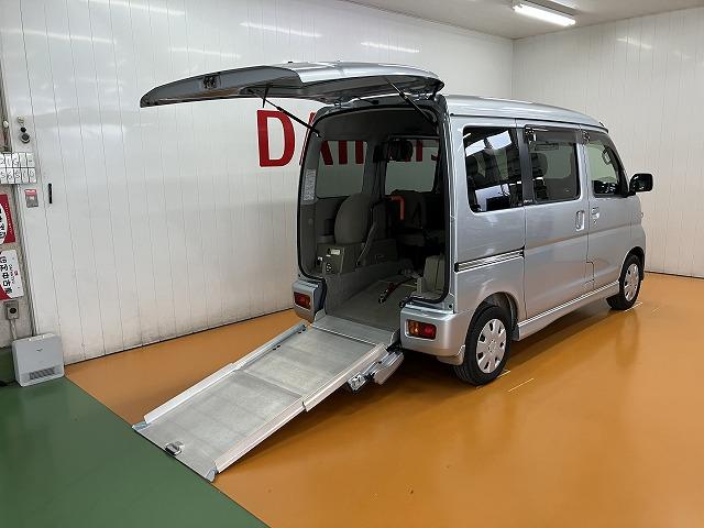 アトレーワゴンスローパー　リヤシートレス仕様＋折り畳み補助シート福祉車両　車いす乗車　電動ウインチ　両側スライドドア　ナビ　オートエアコン　光軸調整ダイヤル　電動格納ミラー　後席補助座席　キーレス（神奈川県）の中古車