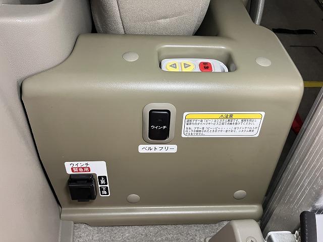 アトレーワゴンスローパー　リヤシートレス仕様＋折り畳み補助シート福祉車両　車いす乗車　電動ウインチ　両側スライドドア　ナビ　オートエアコン　光軸調整ダイヤル　電動格納ミラー　後席補助座席　キーレス（神奈川県）の中古車