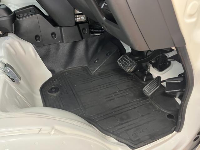 ハイゼットトラックエクストラＳＡIIIｔサポカーＳワイド適合　ドラレコ　三方開　４ＷＤ　ゴムマット　荷台作業灯　ナビ　エアコン　コーナーセンサー　横滑り防止機能　誤発進抑制機能　光軸調整ダイヤル　ＵＳＢ接続端子　パワーウインドウ　キーレス（神奈川県）の中古車
