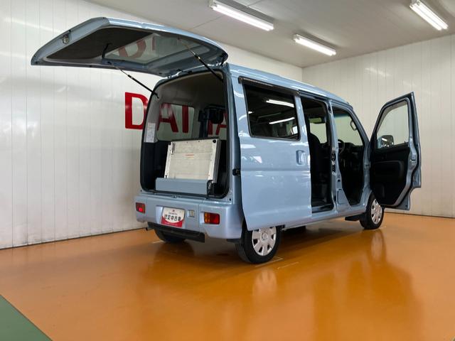ハイゼットカーゴスローパー　リヤレス＋補助シート　ＳＡIII福祉車両　車いす乗車　電動ウインチ　オーディオ　エアコン　リヤファン　アイドリングストップ　　　オートハイビーム　横滑り防止機能　誤発進抑制機能　電動格納ミラー　パワーウインドウ　キーレス（神奈川県）の中古車