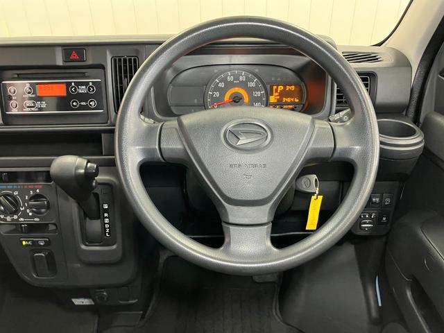 ハイゼットカーゴスローパー　リヤレス＋補助シート　ＳＡIII福祉車両　車いす乗車　電動ウインチ　オーディオ　エアコン　リヤファン　アイドリングストップ　　　オートハイビーム　横滑り防止機能　誤発進抑制機能　電動格納ミラー　パワーウインドウ　キーレス（神奈川県）の中古車