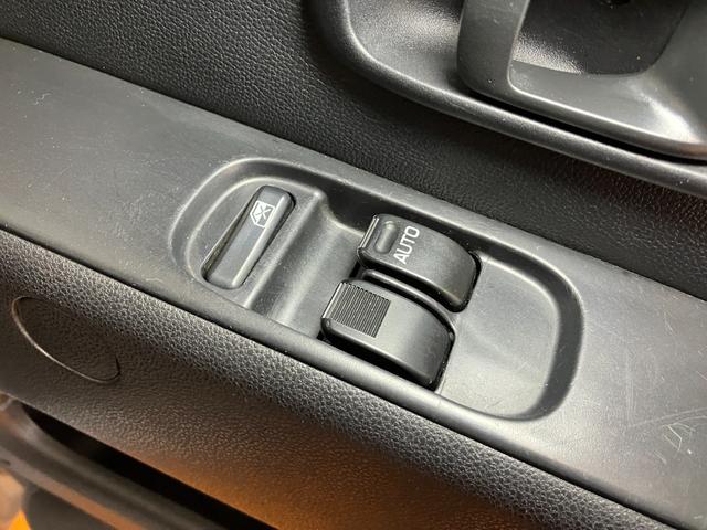 ハイゼットカーゴスローパー　リヤレス＋補助シート　ＳＡIII福祉車両　車いす乗車　電動ウインチ　オーディオ　エアコン　リヤファン　アイドリングストップ　　　オートハイビーム　横滑り防止機能　誤発進抑制機能　電動格納ミラー　パワーウインドウ　キーレス（神奈川県）の中古車