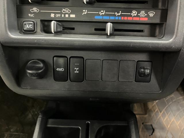ハイゼットトラックＥＸＴ４ＷＤ　三方開　５段マニュアルシフト　オーディオ　エアコン　パワーステアリング　光軸調整ダイヤル　荷台作業灯　パワーウインドウ　キーレス（神奈川県）の中古車