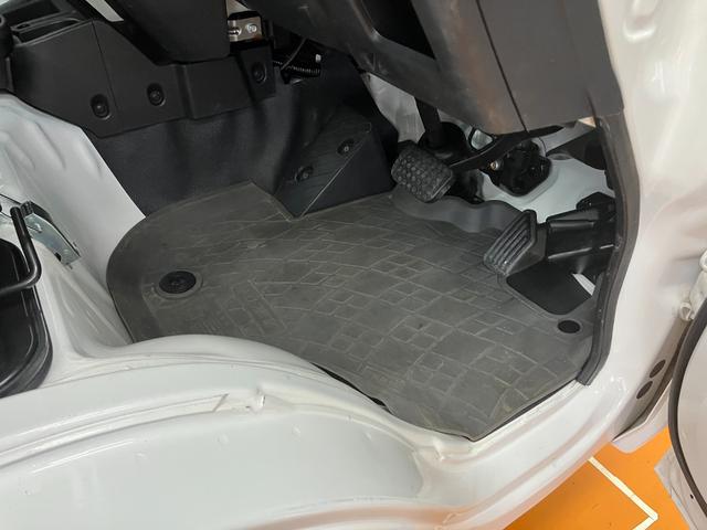 ハイゼットトラックスタンダードＳＡIIIｔ４ＷＤ　サポカーＳワイド適合　ラジオ　エアコン　横滑り防止機能　誤発進抑制機能　光軸調整ダイヤル　ＥＴＣ　パワーステアリング（神奈川県）の中古車