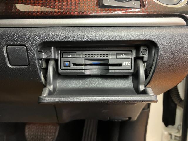 クラウンロイヤルサルーンクルーズコントロール　ステアリングスイッチ　Ｂカメラ　オートエアコン　パワーシート　ＵＳＢ接続端子　Ｐスタート　オートハイビーム　電動格納ミラー　ＥＴＣ（神奈川県）の中古車