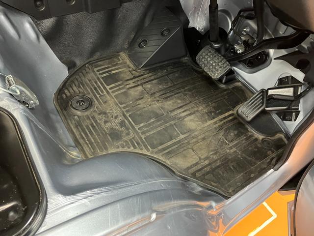 ハイゼットトラックスタンダードサポカーＳワイド適合　三方開　ラジオ　エアコン　光軸調整ダイヤル　コーナーセンサー　アイドリングストップ　横滑り防止機能　誤発進抑制機能　アクセサリーソケット（神奈川県）の中古車