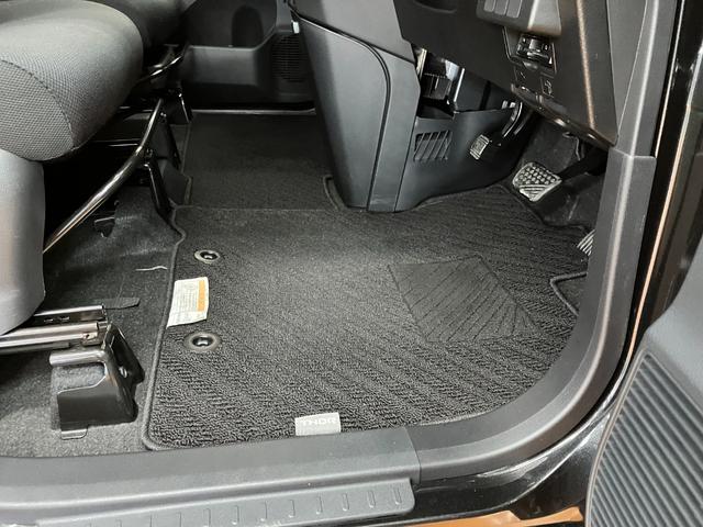 トールカスタムＧ　ＳＡIIスマアシ　ドラレコ　パノラマモニター対応　両側オートスライドドア　クルーズコントロール　ステアリングスイッチ　Ｐスタート　横滑り防止機能　誤発進抑制機能　ＥＴＣ　キーフリー（神奈川県）の中古車