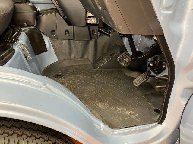 ハイゼットトラックジャンボ三方開　ゴムマット　ナビ　エアコン　光軸調整ダイヤル　ＥＴＣ　荷台作業灯　パワーウインドウ　キーレス（神奈川県）の中古車