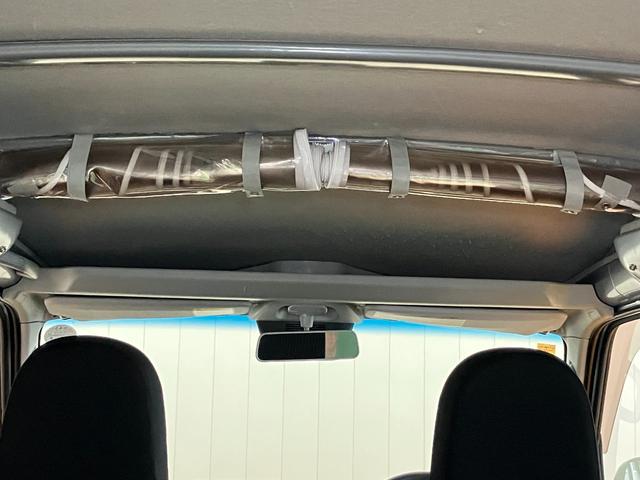 ハイゼットカーゴデラックスＳＡIIIサポカーＳワイド適合　両側スライドドア　間仕切りカーテン　ラジオ　エアコン　アイドリングストップ　オートハイビーム　横滑り防止機能　誤発進抑制機能　光軸調整ダイヤル　パワーウインドウ　キーレス（神奈川県）の中古車