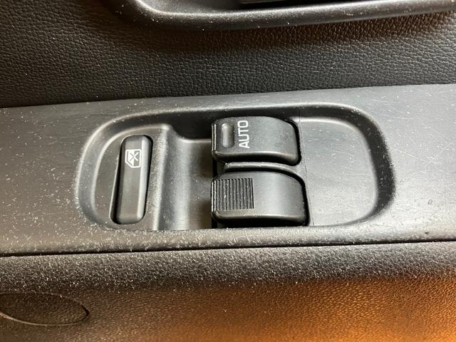 ハイゼットカーゴデラックスＳＡIIIサポカーＳワイド適合　両側スライドドア　間仕切りカーテン　ラジオ　エアコン　アイドリングストップ　オートハイビーム　横滑り防止機能　誤発進抑制機能　光軸調整ダイヤル　パワーウインドウ　キーレス（神奈川県）の中古車