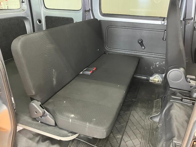 ハイゼットカーゴデラックスＳＡIIIサポカーＳワイド適合　両側スライドドア　間仕切りカーテン　ラジオ　エアコン　アイドリングストップ　オートハイビーム　横滑り防止機能　誤発進抑制機能　光軸調整ダイヤル　パワーウインドウ　キーレス（神奈川県）の中古車