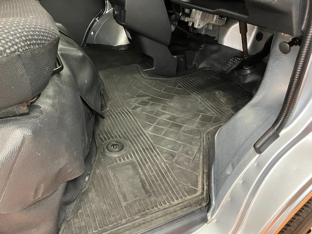 ハイゼットカーゴデラックスＳＡIIIサポカーＳワイド適合　両側スライドドア　間仕切りカーテン　ラジオ　エアコン　アイドリングストップ　オートハイビーム　横滑り防止機能　誤発進抑制機能　光軸調整ダイヤル　パワーウインドウ　キーレス（神奈川県）の中古車