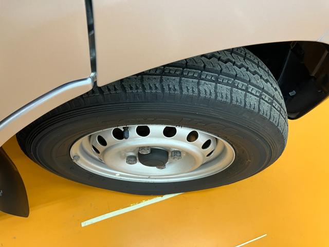 ハイゼットカーゴデラックスＳＡIIIサポカーＳワイド適合　両側スライドドア　間仕切りカーテン　ラジオ　エアコン　アイドリングストップ　オートハイビーム　横滑り防止機能　誤発進抑制機能　光軸調整ダイヤル　パワーウインドウ　キーレス（神奈川県）の中古車